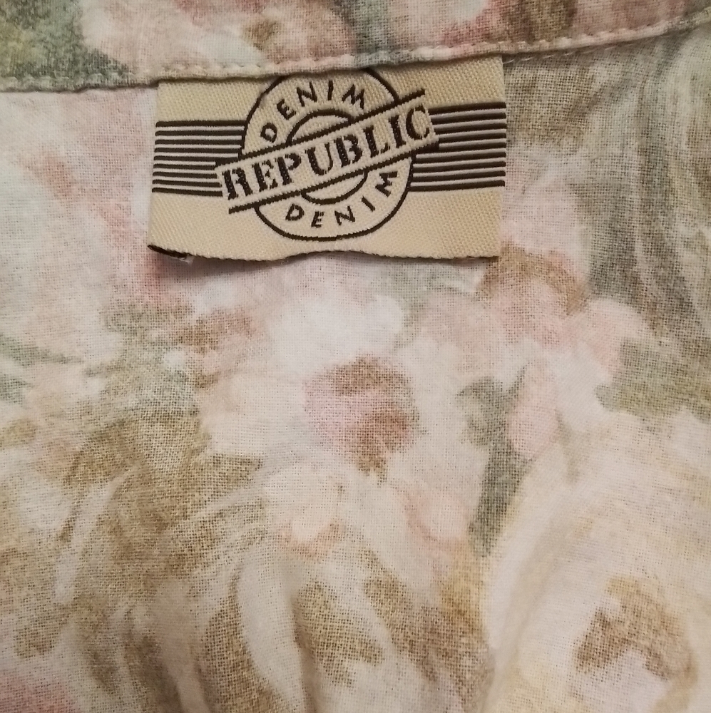 Women's button down - Picture 3 of 3